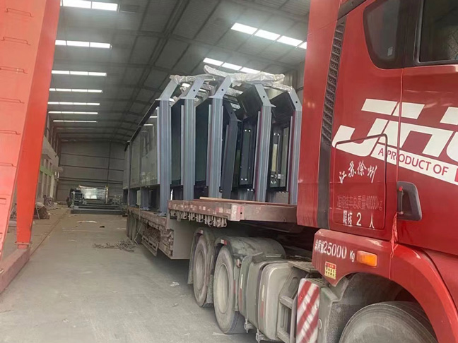 湖(hú)北公(gōng)交候車(che)亭髮(fa)貨